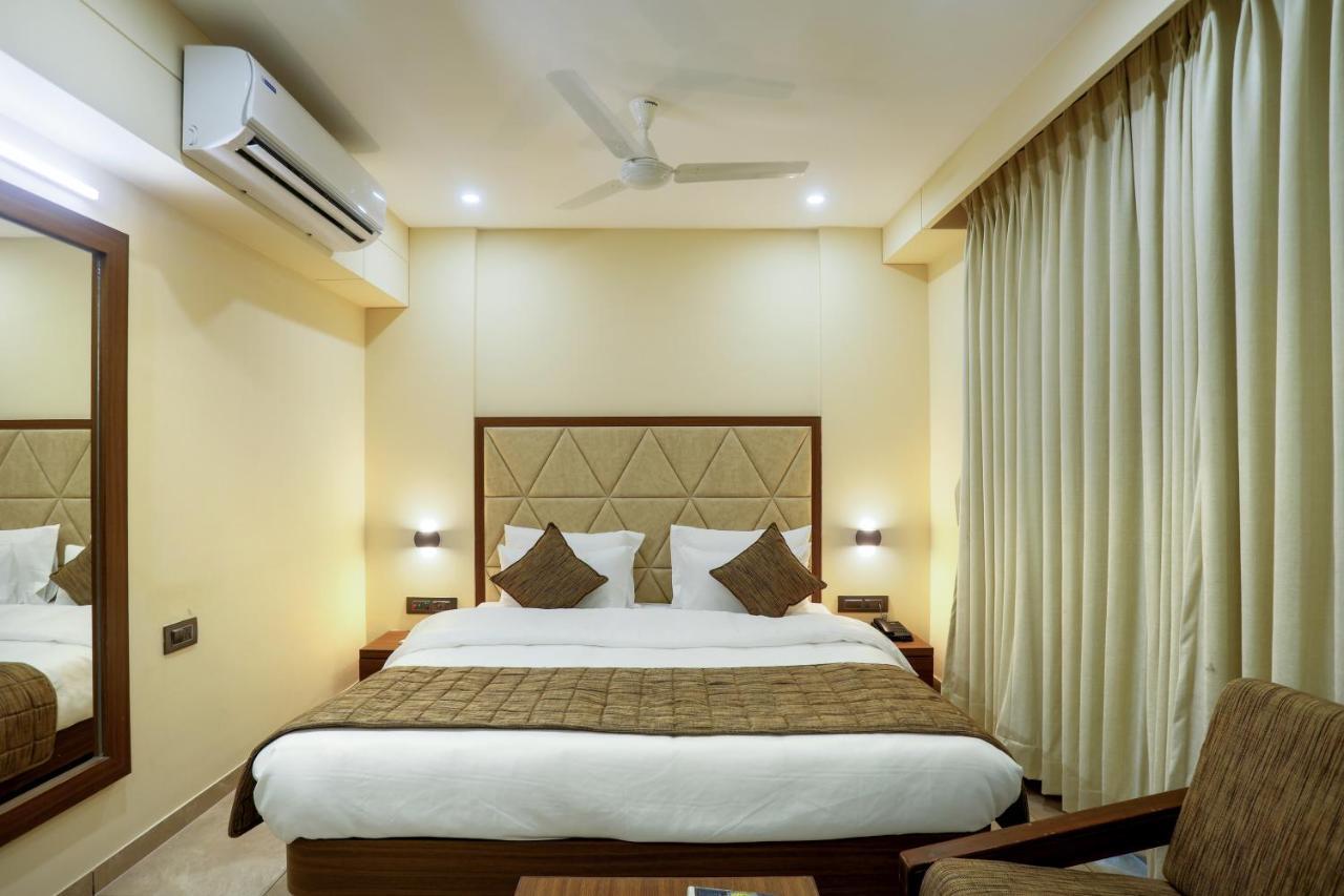 Hotel Kavery Rajkot Exterior photo