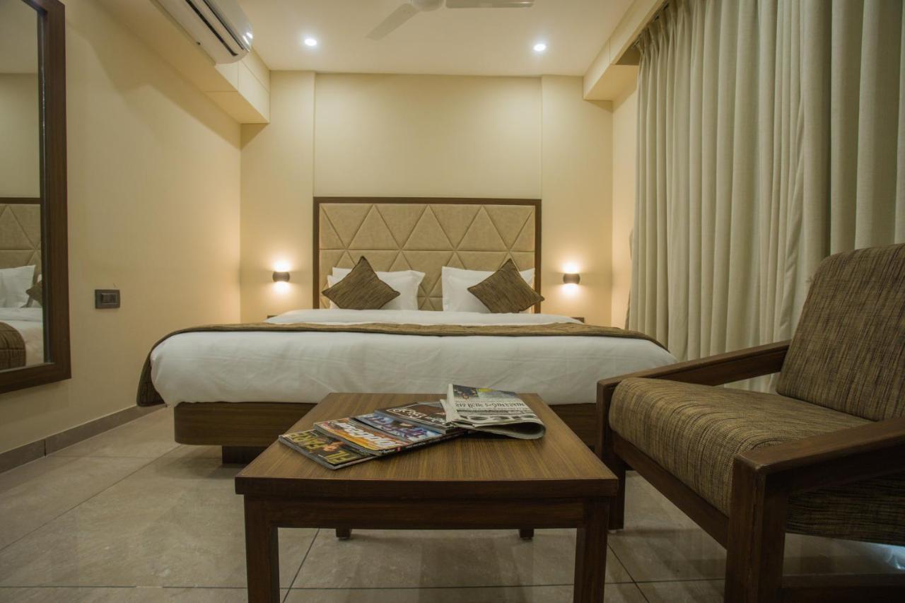 Hotel Kavery Rajkot Exterior photo