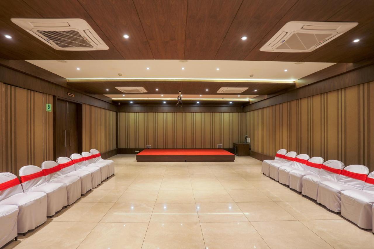 Hotel Kavery Rajkot Exterior photo