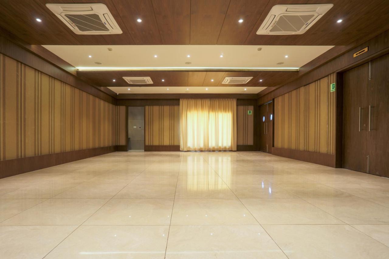 Hotel Kavery Rajkot Exterior photo