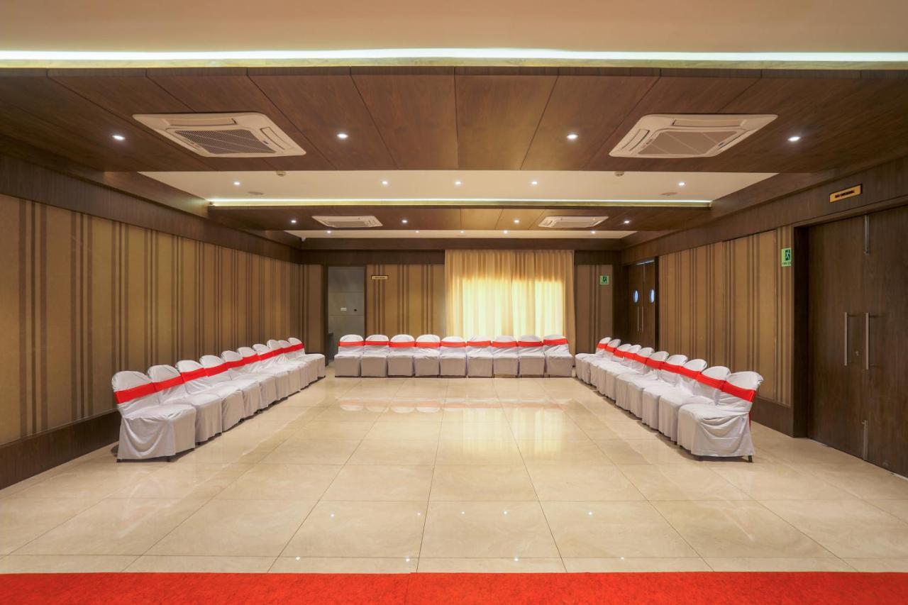 Hotel Kavery Rajkot Exterior photo