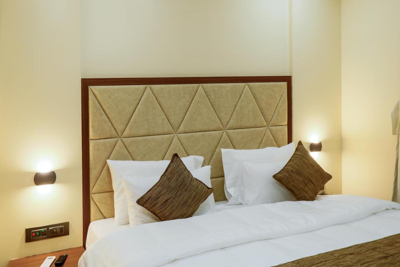 Hotel Kavery Rajkot Exterior photo