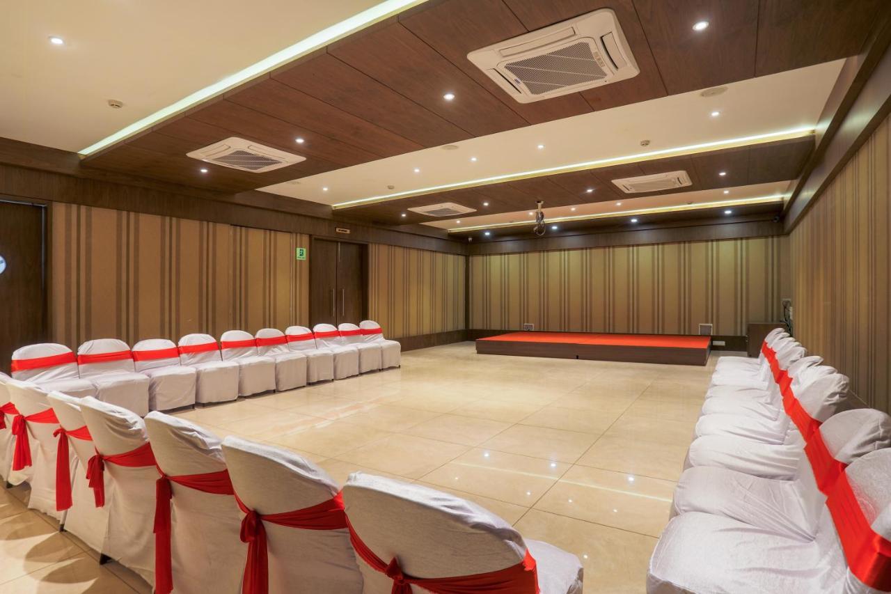 Hotel Kavery Rajkot Exterior photo