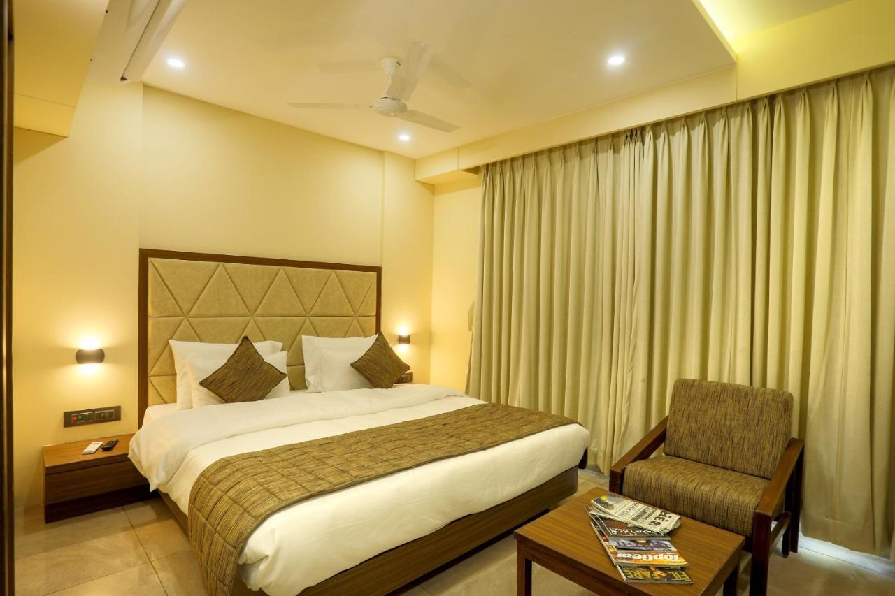Hotel Kavery Rajkot Exterior photo