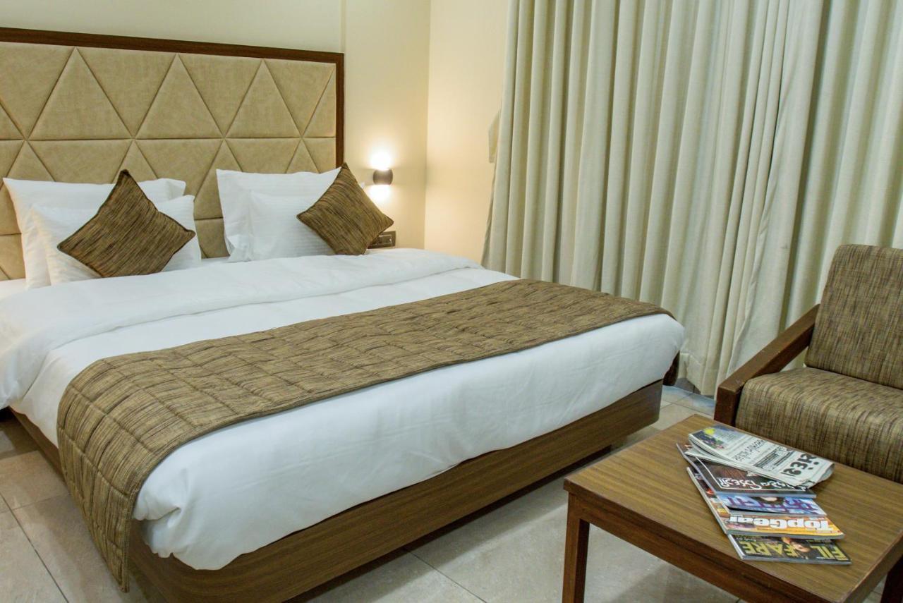 Hotel Kavery Rajkot Exterior photo