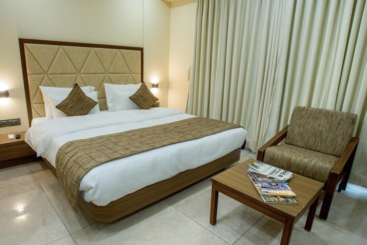 Hotel Kavery Rajkot Exterior photo