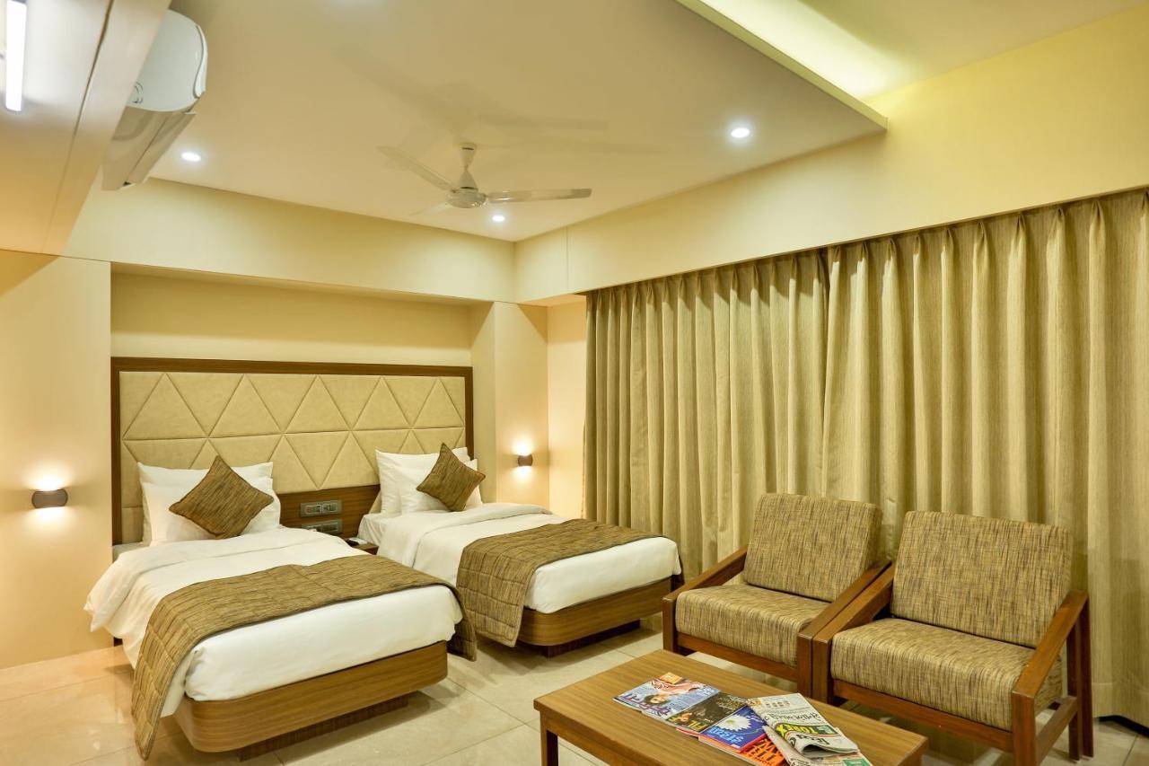 Hotel Kavery Rajkot Exterior photo