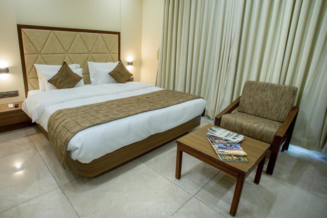 Hotel Kavery Rajkot Exterior photo