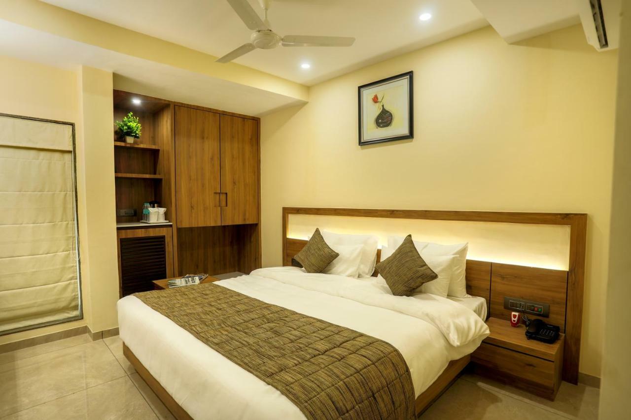 Hotel Kavery Rajkot Exterior photo