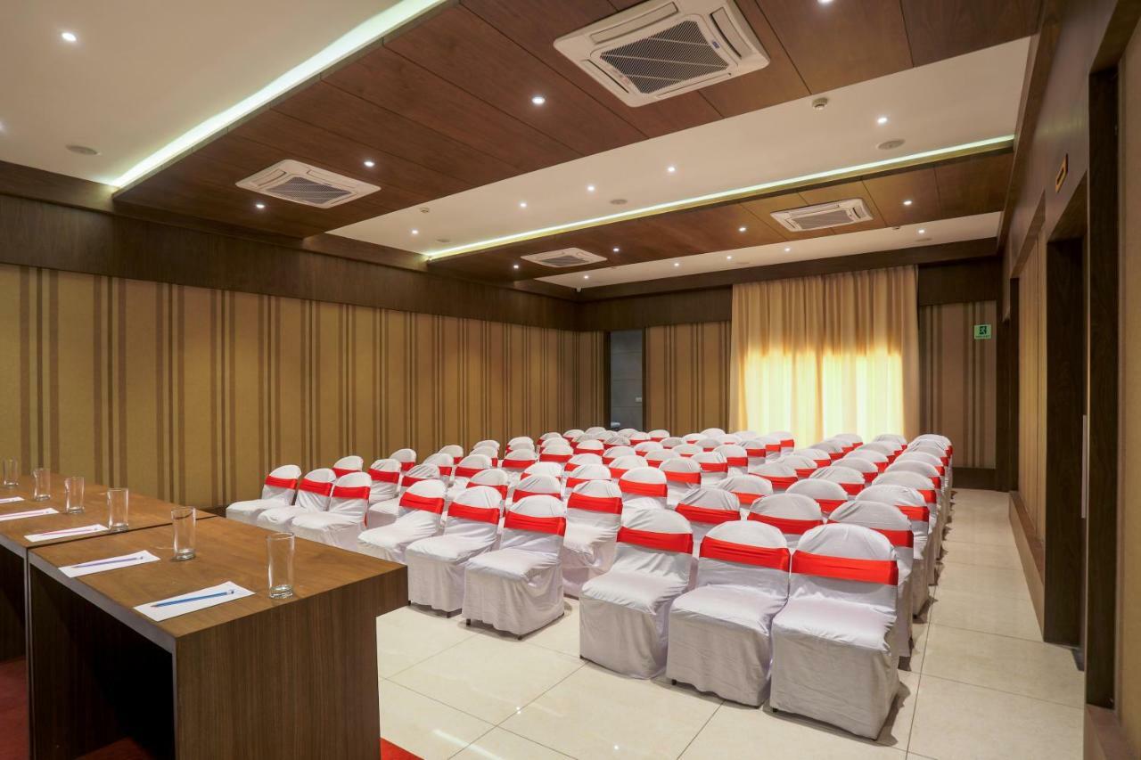 Hotel Kavery Rajkot Exterior photo