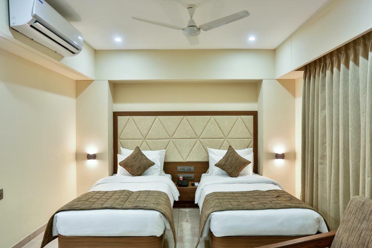 Hotel Kavery Rajkot Exterior photo