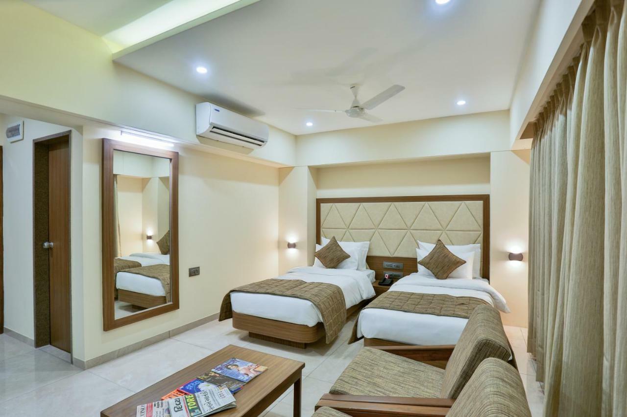 Hotel Kavery Rajkot Exterior photo