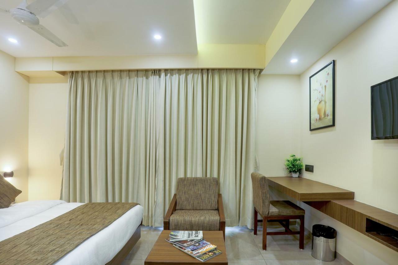 Hotel Kavery Rajkot Exterior photo