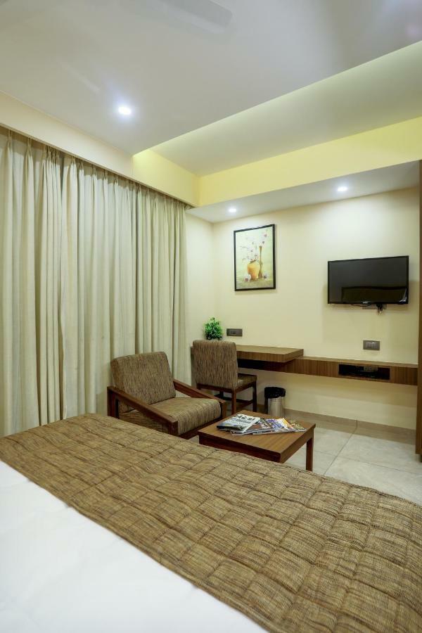 Hotel Kavery Rajkot Exterior photo
